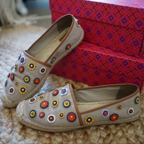 Tory Burch
Marguerite Floral Canvas Espadrille Fla - Picture 1 of 8